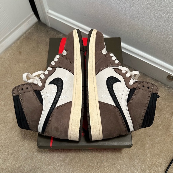 Jordan 1 Travis Scott High Mocha - Picture 7 of 9